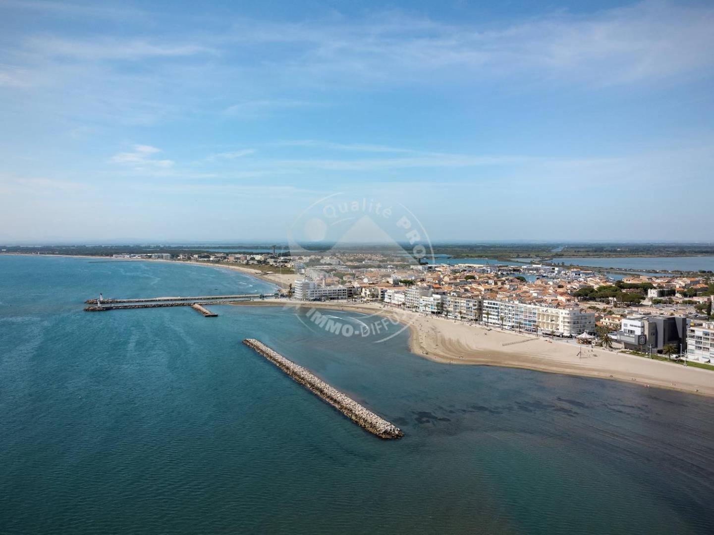 AS13357 - P3 face à la plage sans route à traverser, proche centre ville avec parking privé Le Grau-du-Roi Esterno foto